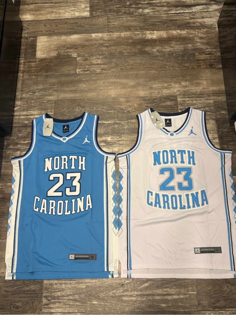 Michael Jordan (sz below) white and blue UNC Tar Heels college basketball jersey
